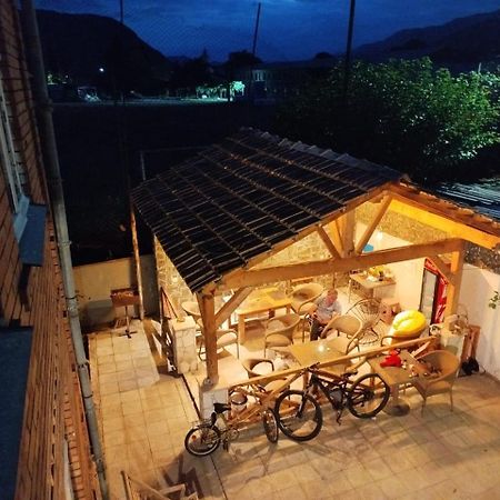 Ambrosador Guest House Ambrolauri Bagian luar foto