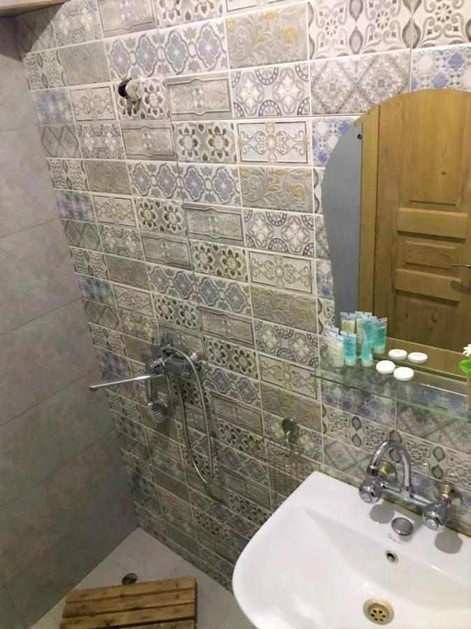 Ambrosador Guest House Ambrolauri Bagian luar foto