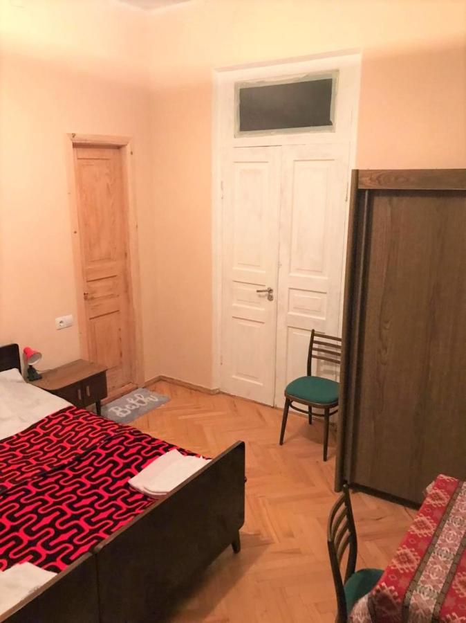 Ambrosador Guest House Ambrolauri Bagian luar foto