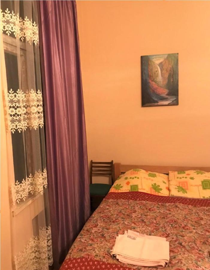 Ambrosador Guest House Ambrolauri Bagian luar foto