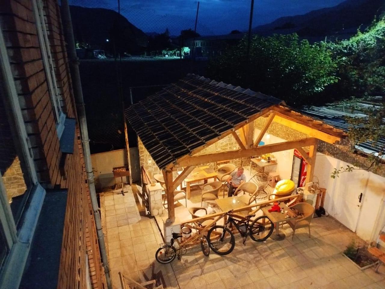 Ambrosador Guest House Ambrolauri Bagian luar foto