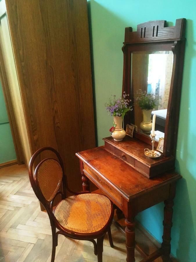 Ambrosador Guest House Ambrolauri Bagian luar foto