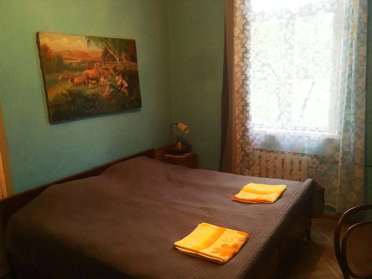 Ambrosador Guest House Ambrolauri Bagian luar foto