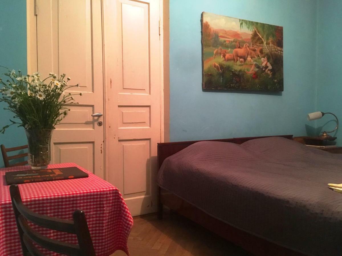 Ambrosador Guest House Ambrolauri Bagian luar foto