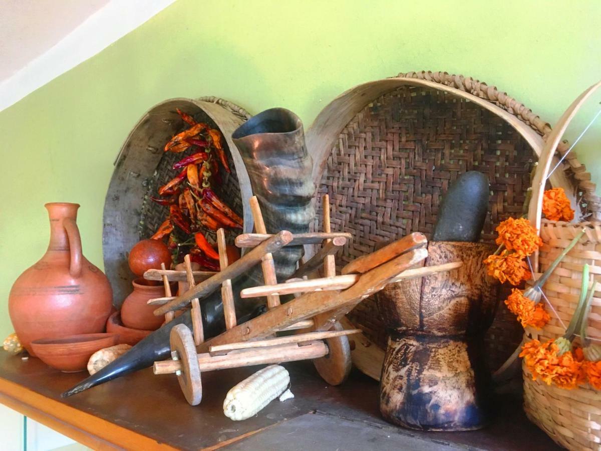 Ambrosador Guest House Ambrolauri Bagian luar foto