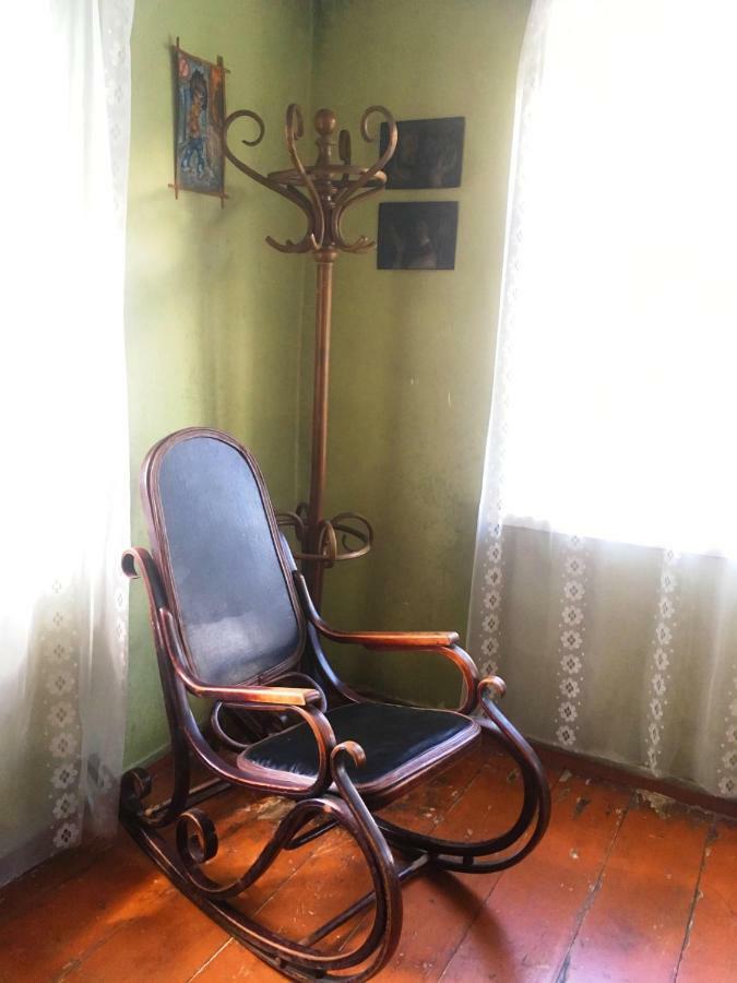 Ambrosador Guest House Ambrolauri Bagian luar foto