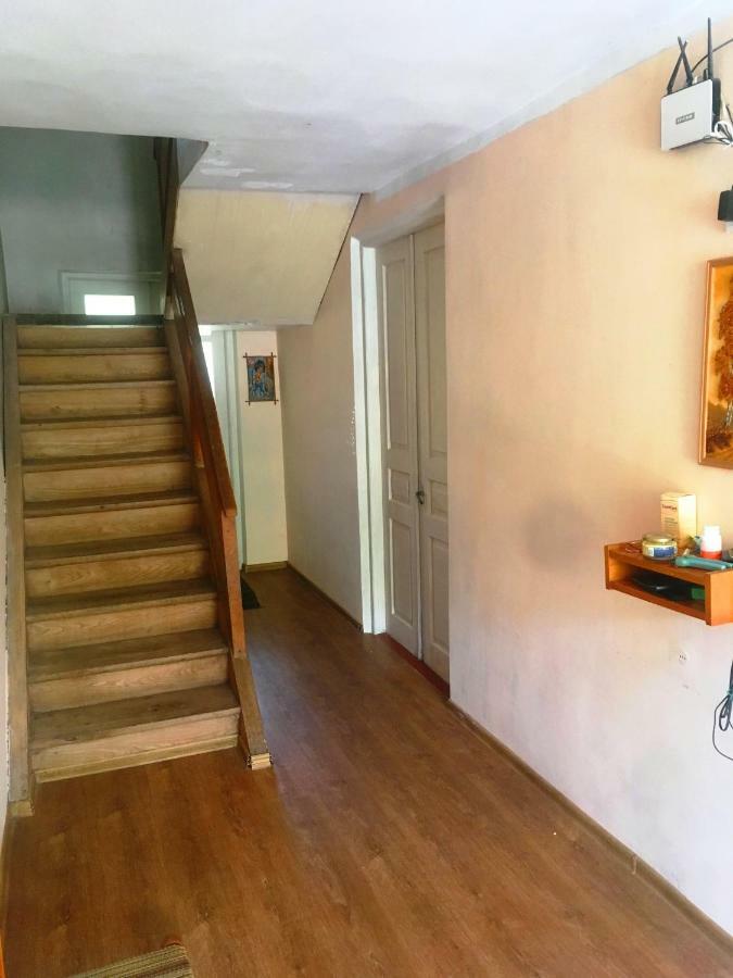 Ambrosador Guest House Ambrolauri Bagian luar foto